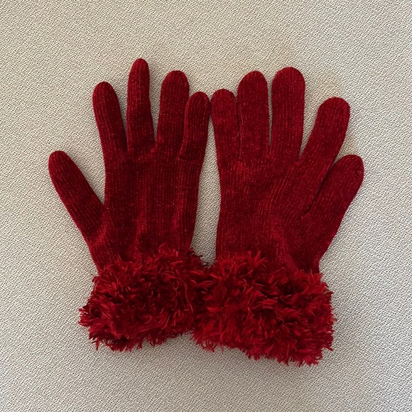 Soft Red gloves - Picture 1 of 2